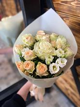 Букет цветов из:  Розы и Лизиантусы #REPLACE_PRED# Баранчинский
