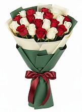 Букет Микс из красных и белых роз в Баранчинский