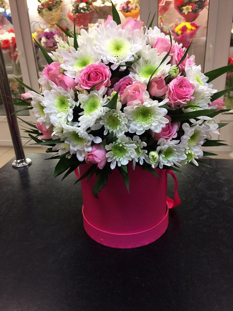 Цветочная композиция из Розы и Хризантемы в шляпной коробке в Баранчинский