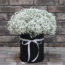 Цветочная композиция из Гипсофила в шляпной коробке в Баранчинский